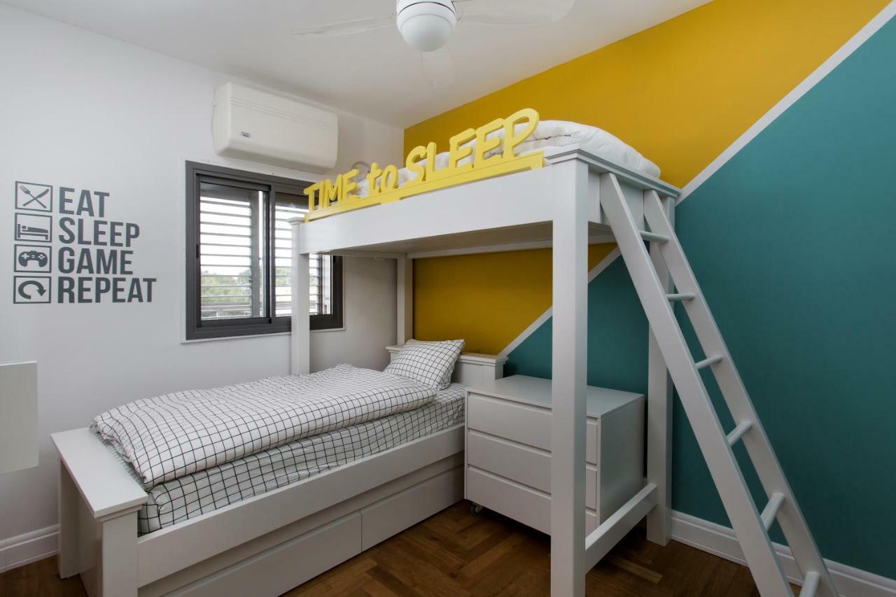 Colorful Bnb Apartment Хайфа Экстерьер фото